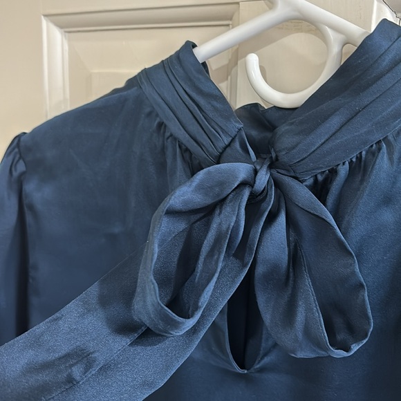 Veronica Beard navy silk blouse with back tie - Picture 5 of 5